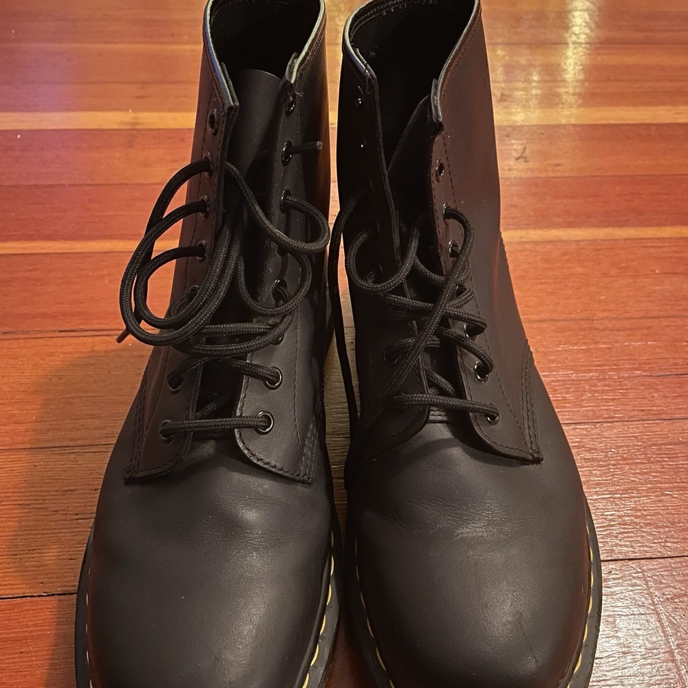 Dr. Martens 1460 Smooth Black Boots – Men’s 11 / UK 10